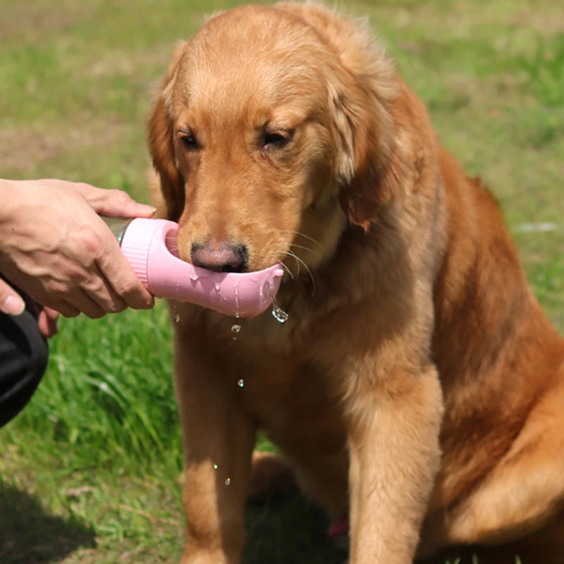 Garrafa de Água Portátil 2 em 1 para Cães, agora passear com seu amigo ficou mais facil